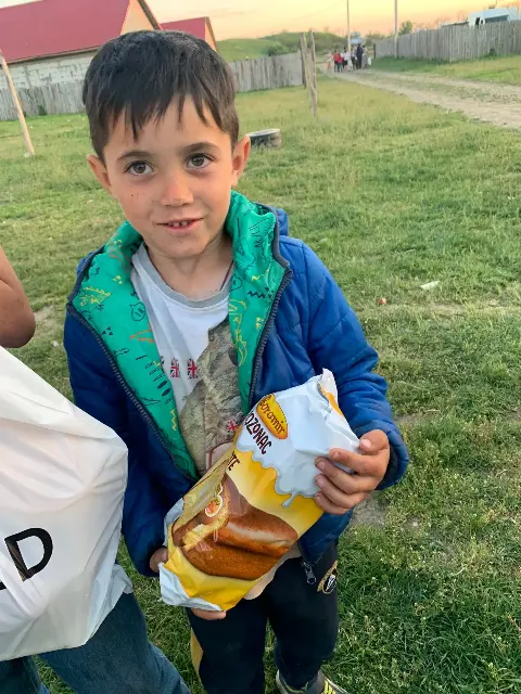 Asociația Fecioara Maria, Regina Săracilor — Daruri și speranță pentru copiii din satele Vasluiului — poza 2